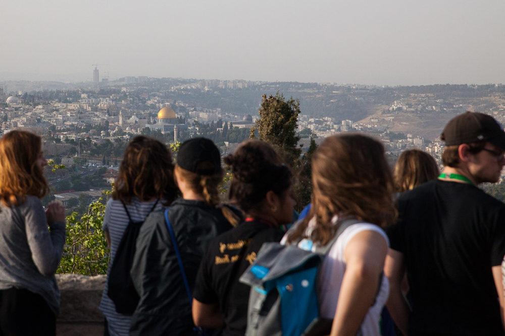 TKC学生在以色列的一个风景秀丽的俯瞰